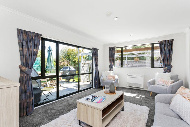 12 Seascape Gardens, Bromley, Christchurch - Carousel 1