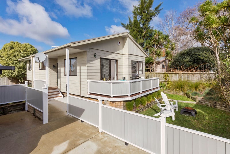 74B Fowlds Avenue, Sandringham, Auckland - Carousel 1