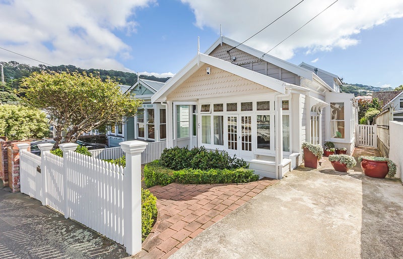 9 Raupo Street, Hataitai, Wellington - Carousel 1