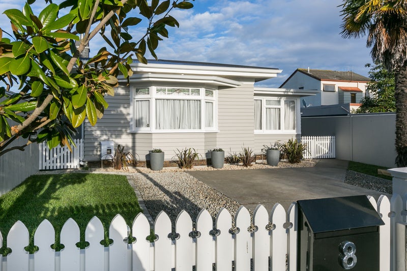 8 Nelson Crescent, Napier South, Napier - Carousel 1