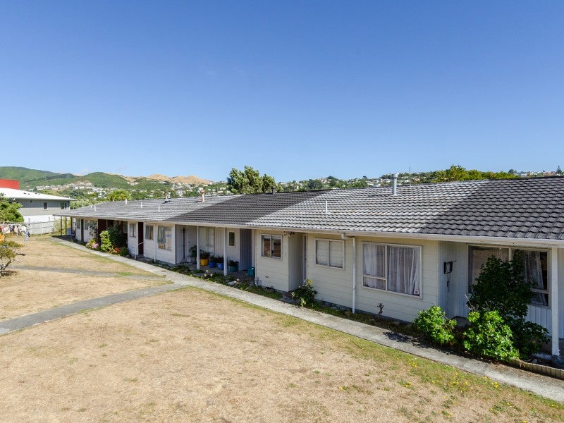 6/10 Petherick Crescent, Johnsonville, Wellington - Carousel 1