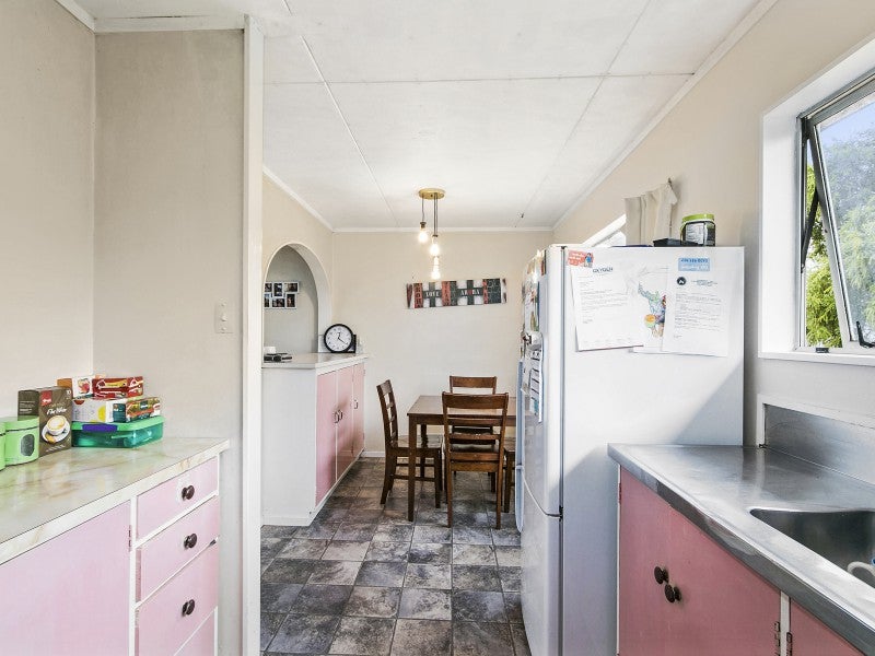 20 Newburn Grove, Wainuiomata, Lower Hutt - Carousel 2