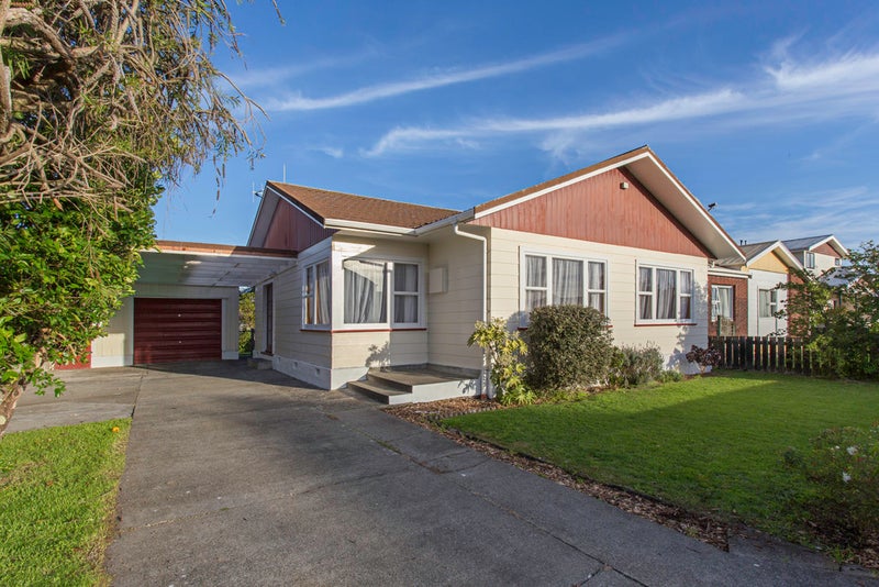 16 Chelwood Street, Takaro, Palmerston North - Carousel 1