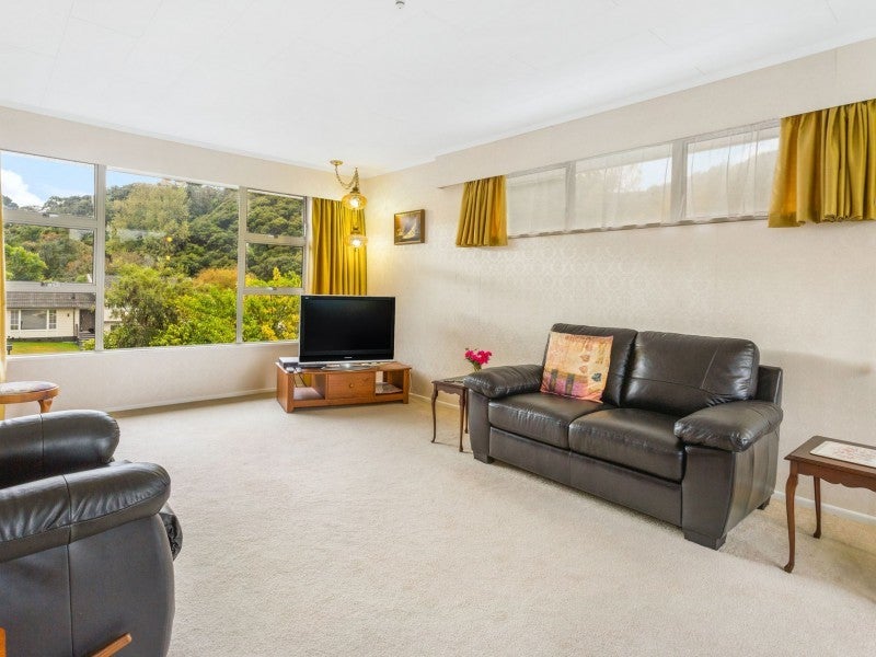 10 Charthouse Lane, Whitby, Porirua - Carousel 2