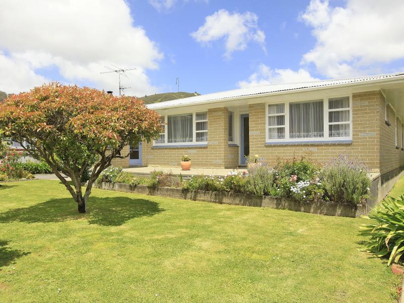 14 Langford Street, Naenae, Lower Hutt - Carousel 2
