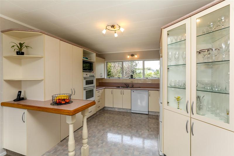 12 Bronte Place, Whalers Gate, New Plymouth - Carousel 2