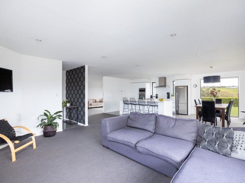 48 Ainslee Street, Highlands Park, New Plymouth - Carousel 2