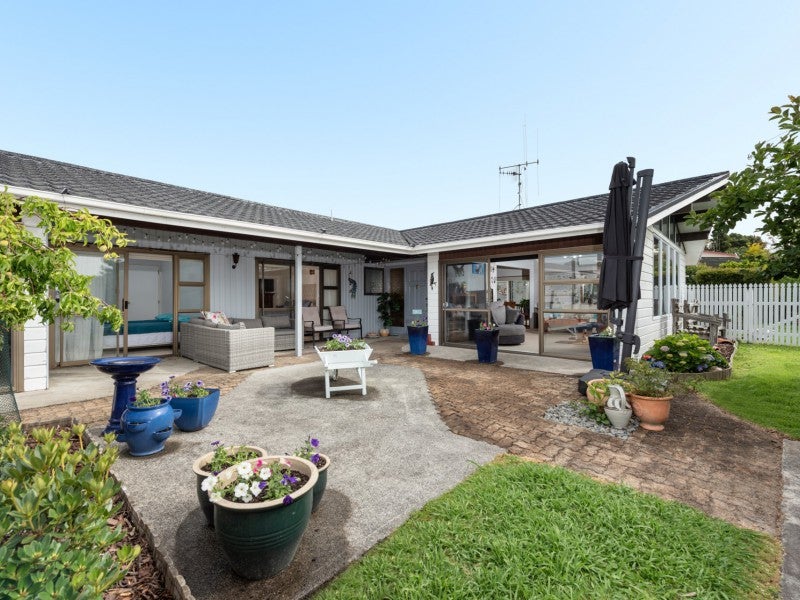4 Rangataua Street, Welcome Bay, Tauranga - Carousel 1