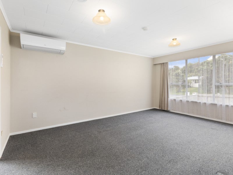 172 Major Drive, Kelson, Lower Hutt - Carousel 2
