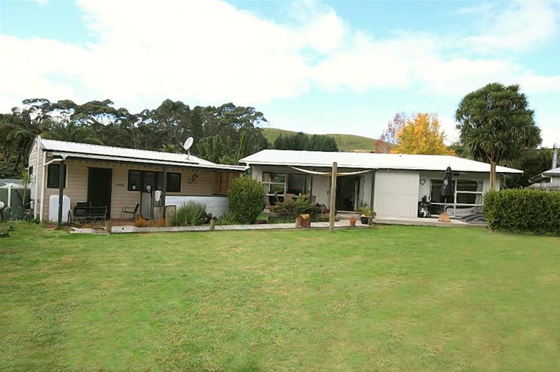 11 Widdison Place, Whangamatā - Carousel 1