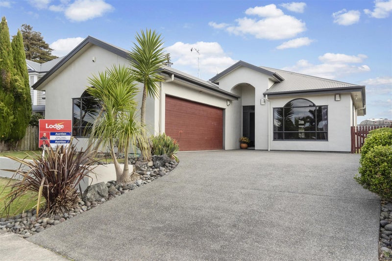 14 Thistlewood Avenue, Hamilton East, Hamilton - Carousel 1