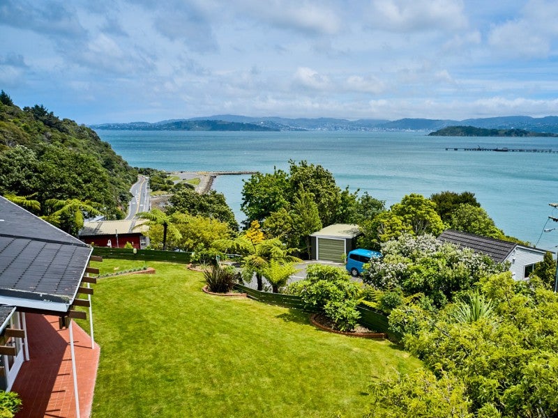 45 Walter Road, Lowry Bay, Lower Hutt - Carousel 1