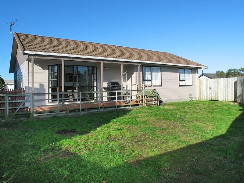 22 Evesham Place, Newlands, Wellington - Carousel 19