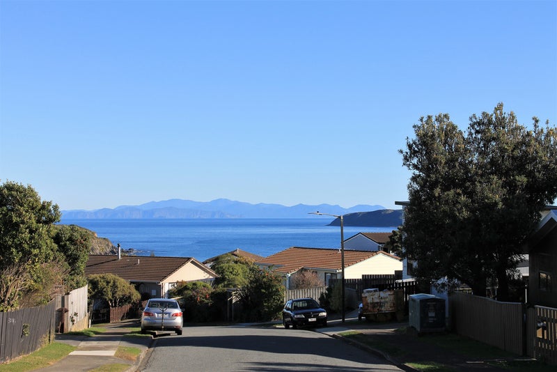 152 Gloaming Hill, Titahi Bay, Porirua - Carousel 2