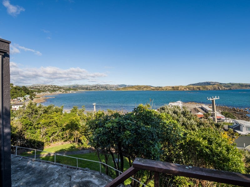 8 Gordon Road, Plimmerton, Porirua - Carousel 21