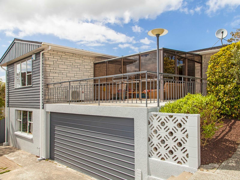 17 Reese Jones Grove, Maungaraki, Lower Hutt - Carousel 1