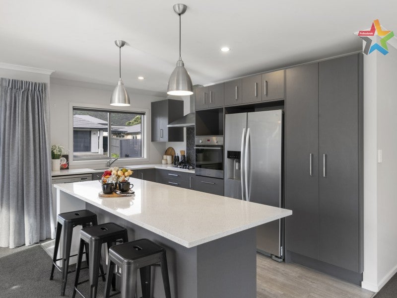 2 Macdiarmid Place, Waiwhetu, Lower Hutt - Carousel 2