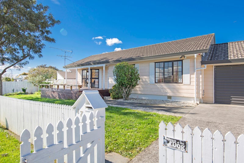 1/17 De Quincey Terrace, Highland Park, Auckland - Carousel 1