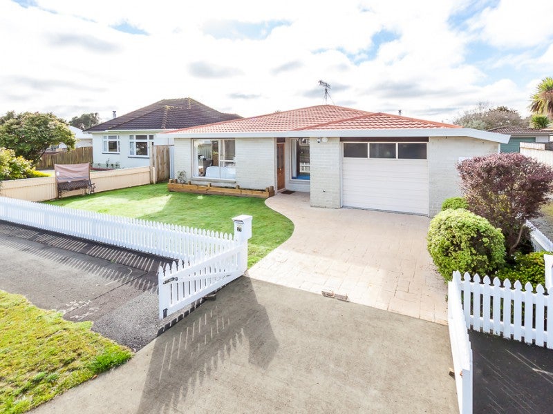 17 Moore Street, West End, Palmerston North - Carousel 1