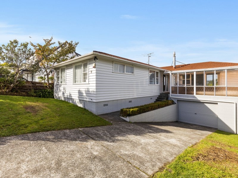 9 Oakleigh Street, Maungaraki, Lower Hutt - Carousel 2