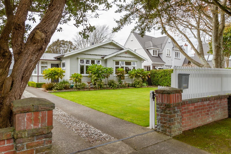 11 Totara Crescent, Woburn, Lower Hutt - Carousel 1