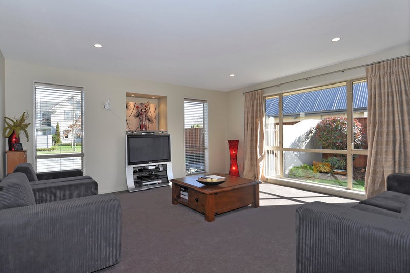 3 Coolspring Way, Redwood, Christchurch - Carousel 2