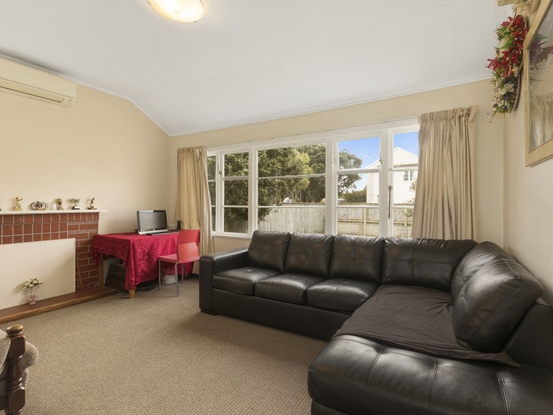 15 Pirie Crescent, Moera, Lower Hutt - Carousel 2