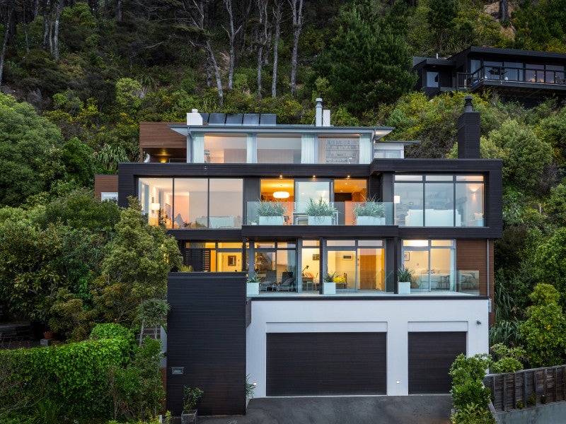 615A Marine Drive, Days Bay, Lower Hutt - Carousel 1