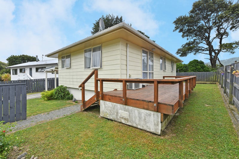 16 Oaklands Grove, Clouston Park, Upper Hutt - Carousel 1