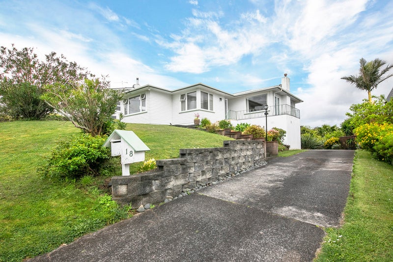 18 Hoskins Avenue, Hillsborough, Auckland - Carousel 1