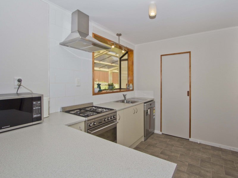 3 Whitechapel Grove, Stokes Valley, Lower Hutt - Carousel 2