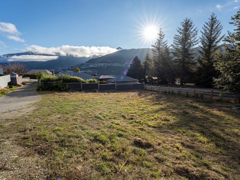 4A Balmoral Drive, Kelvin Heights, Queenstown - Carousel 2