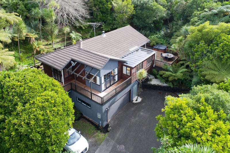 6 Stitchbird Close, Murrays Bay, Auckland - Carousel 2