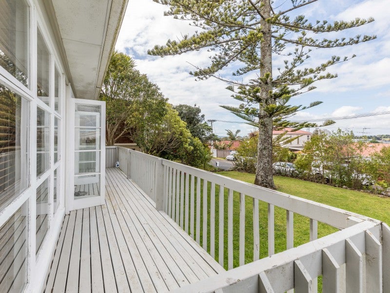 55 Forrest Hill Road, Milford, Auckland - Carousel 1