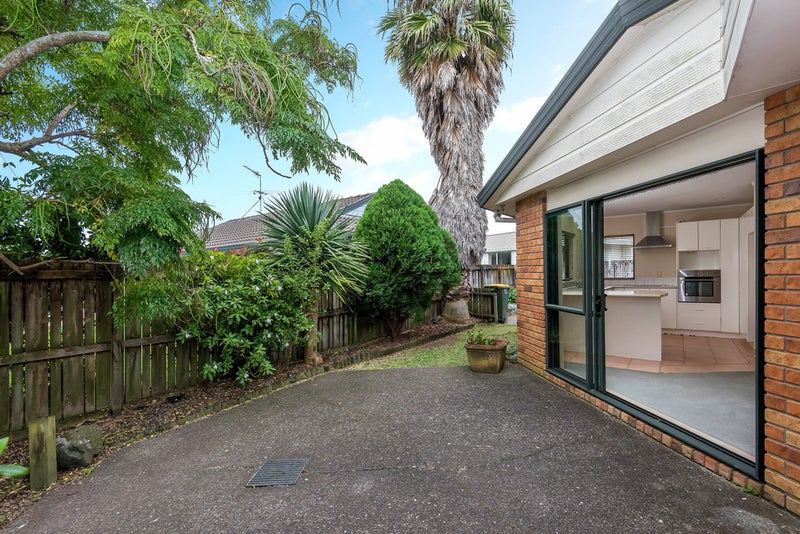 2/34 Heathridge Place, Burswood, Auckland - Carousel 2