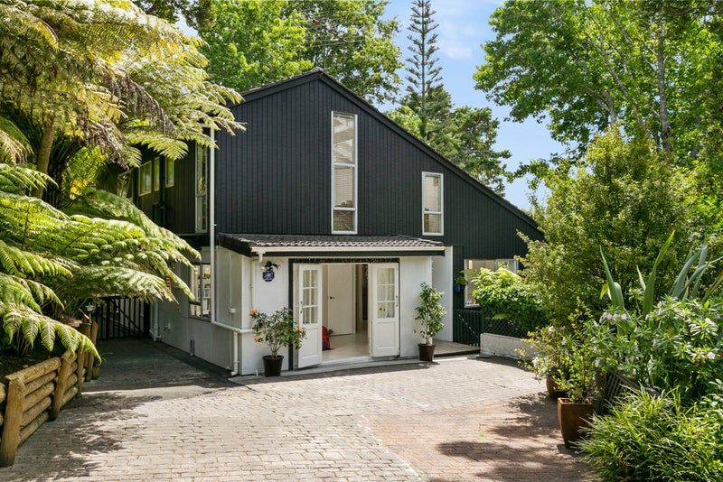 49 Daffodil Street, Titirangi, Auckland - Carousel 1