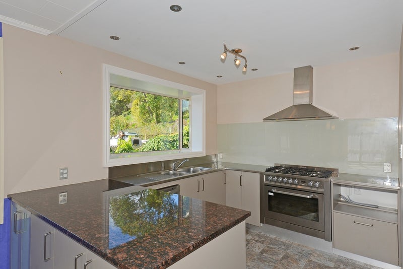 16 Chichester Drive, Pinehaven, Upper Hutt - Carousel 2