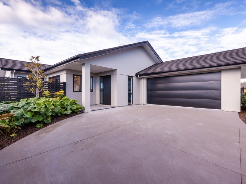 46 Magnolia Drive, Westown, New Plymouth - Carousel 2