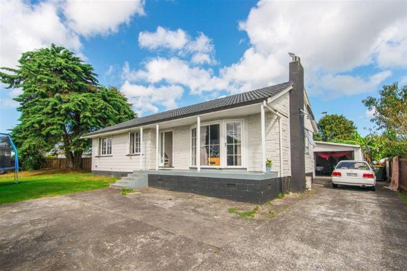 42 Staverton Crescent, Mangere, Auckland - Carousel 1