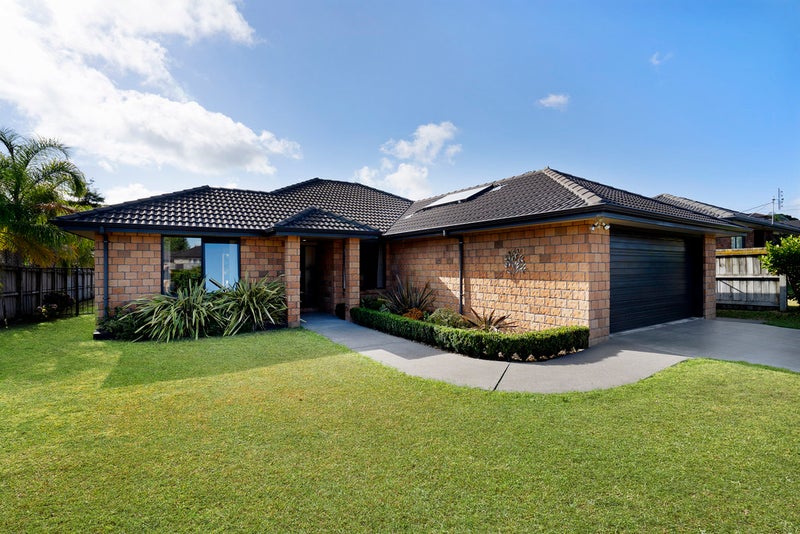 18 Fern Place, Beachlands, Auckland - Carousel 1