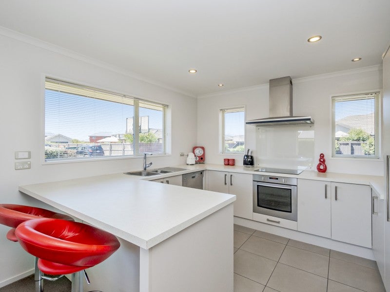 49 Somerville Crescent, Aidanfield, Christchurch - Carousel 2