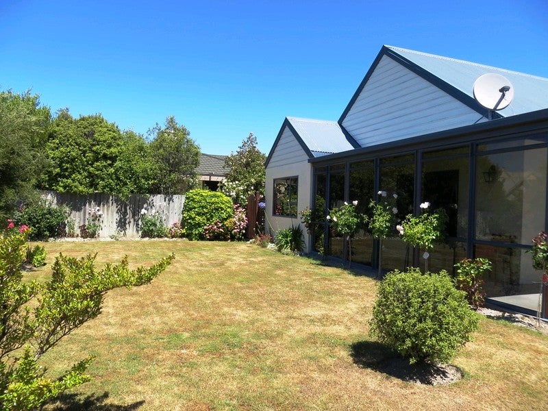 8 Hoult Crescent, Monaco, Nelson - Carousel 2
