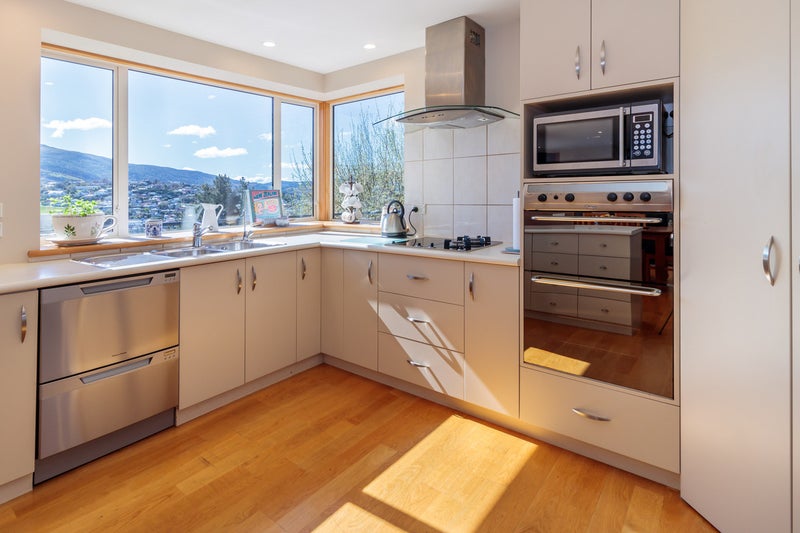 33 Northview Crescent, Belleknowes, Dunedin - Carousel 2