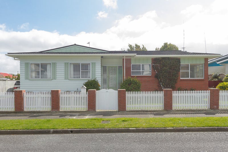 46 Orr Crescent, Hutt Central, Lower Hutt - Carousel 1