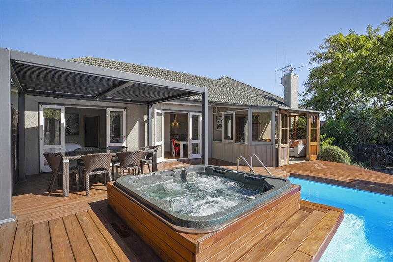 11 Storey Avenue, Forest Lake, Hamilton - Carousel 2