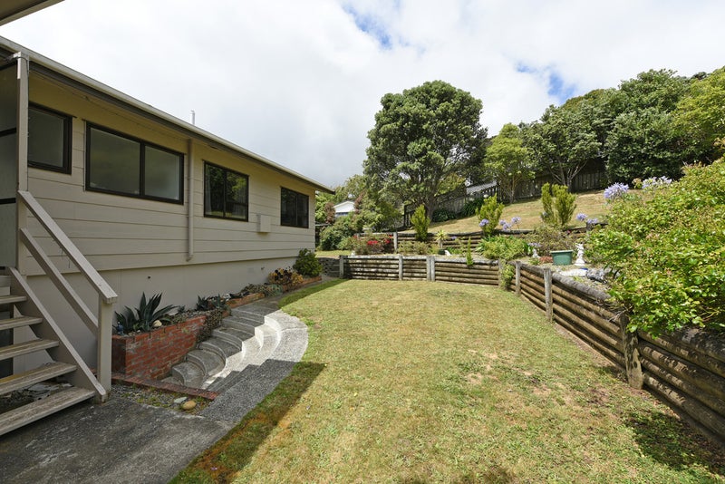 8 Pump Lane, Whitby, Porirua - Carousel 21
