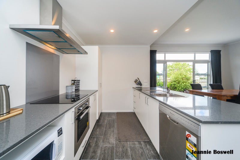 52 Exeter Crescent, Takaro, Palmerston North - Carousel 2