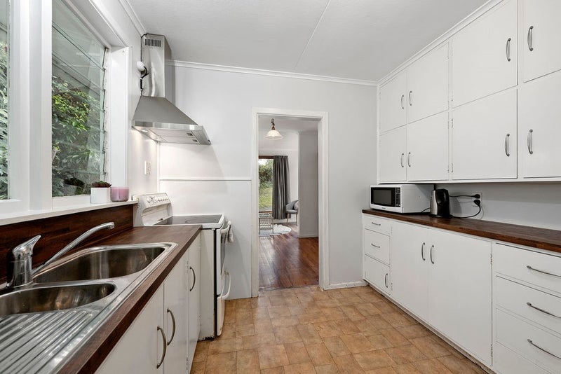 61 Bird Grove, Stokes Valley, Lower Hutt - Carousel 2