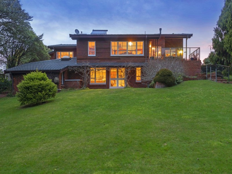 1 Cashmere Avenue, Khandallah, Wellington - Carousel 1
