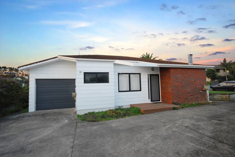 1/16 Centorian Drive, Windsor Park, Auckland - Carousel 1